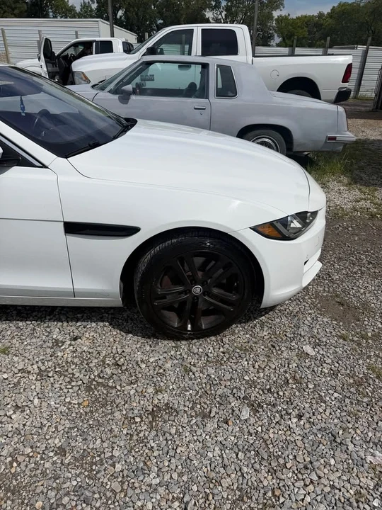 2017 Jaguar XE - Image 14 of 19