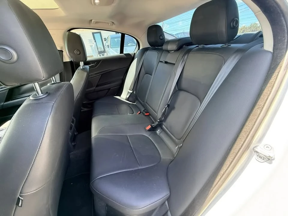 2017 Jaguar XE - Image 18 of 20