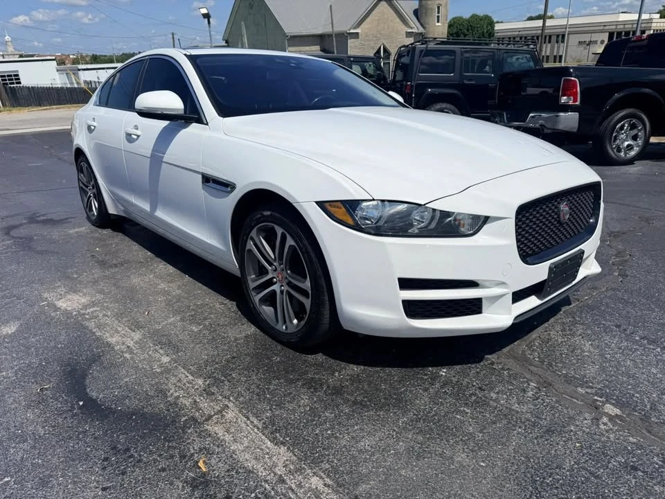 2017 Jaguar XE - Image 7 of 20
