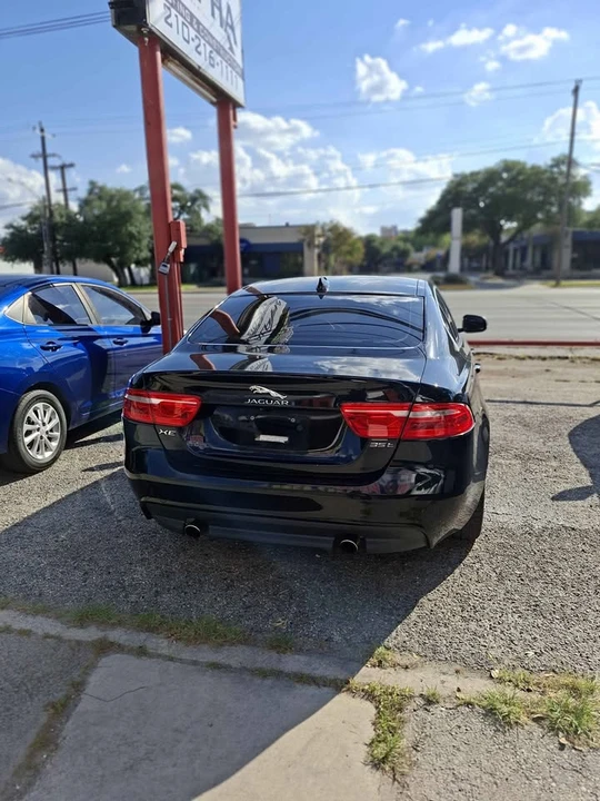 2017 Jaguar XE - Image 17 of 17