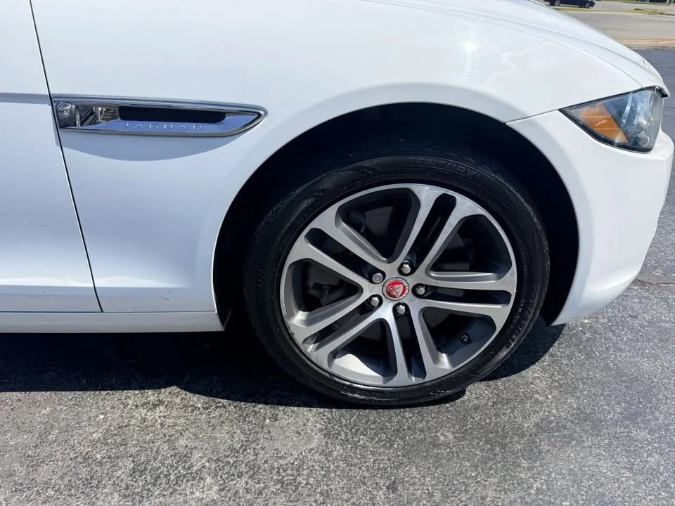 2017 Jaguar XE - Image 13 of 20