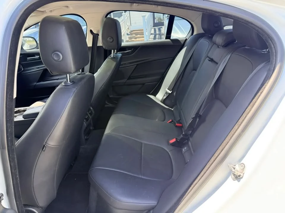 2017 Jaguar XE - Image 17 of 20