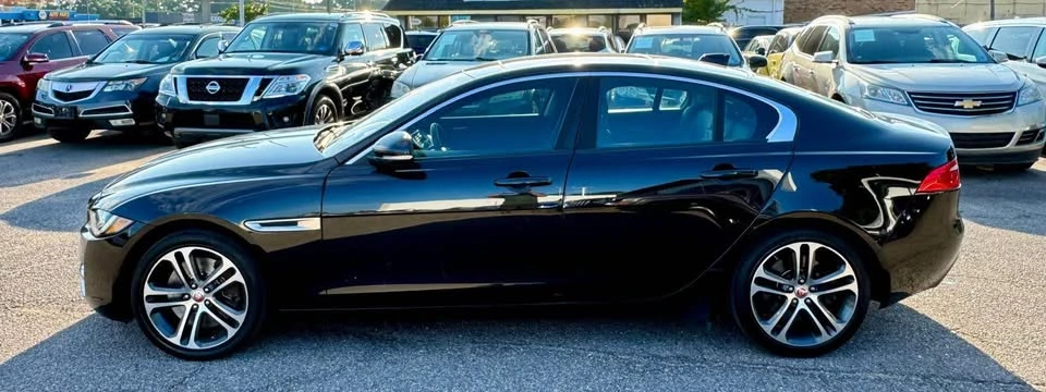 2017 Jaguar XE - Image 8 of 20