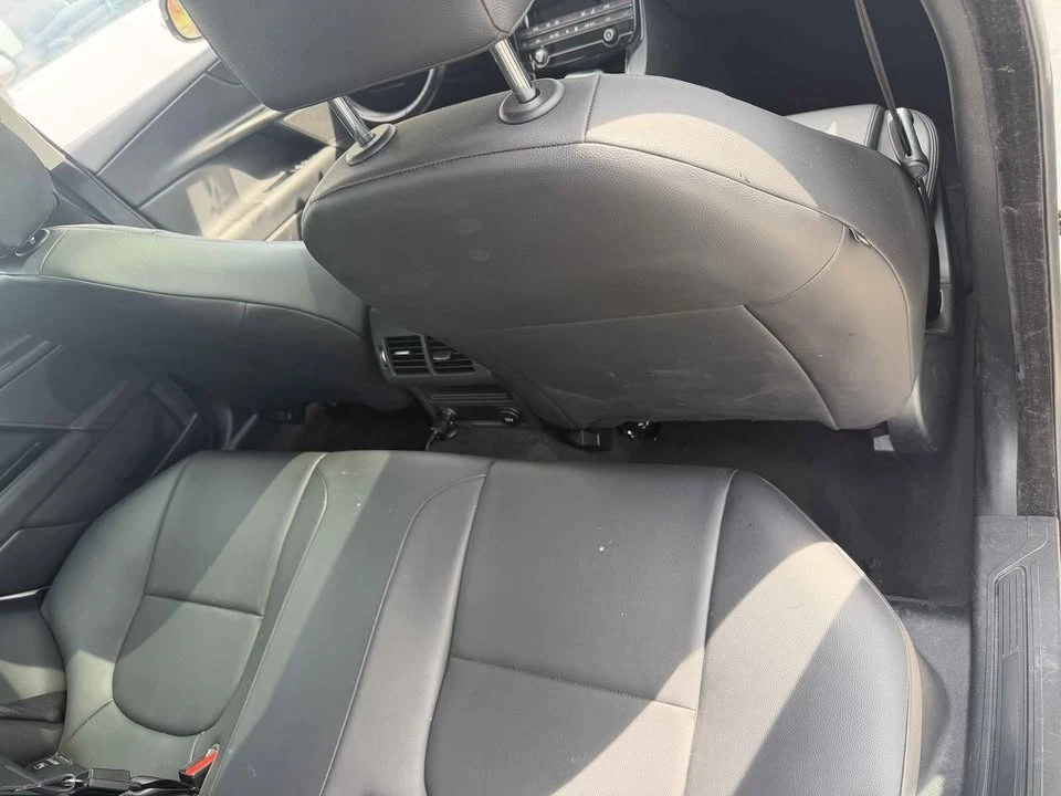 2017 Jaguar XE - Image 7 of 11