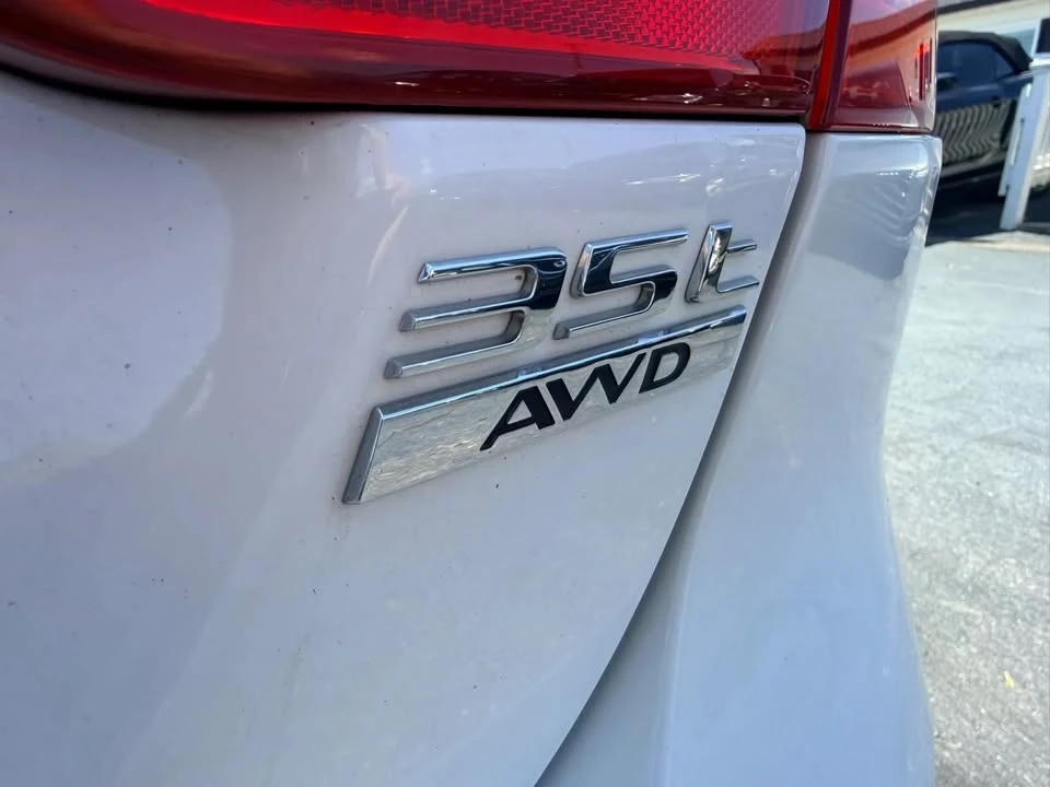 2017 Jaguar XE - Image 11 of 20