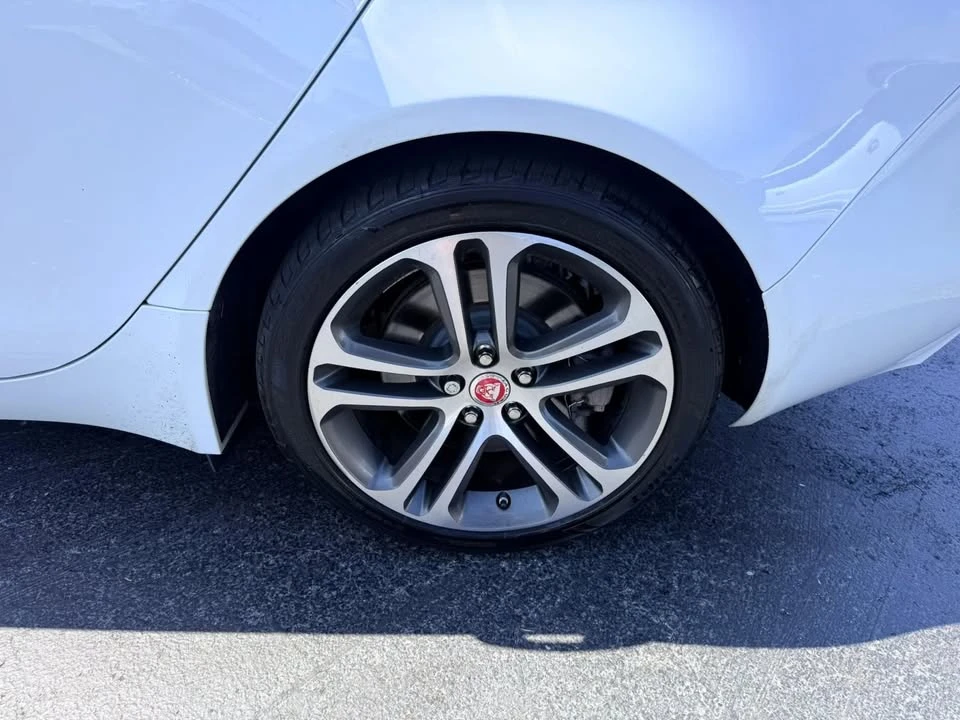 2017 Jaguar XE - Image 10 of 20