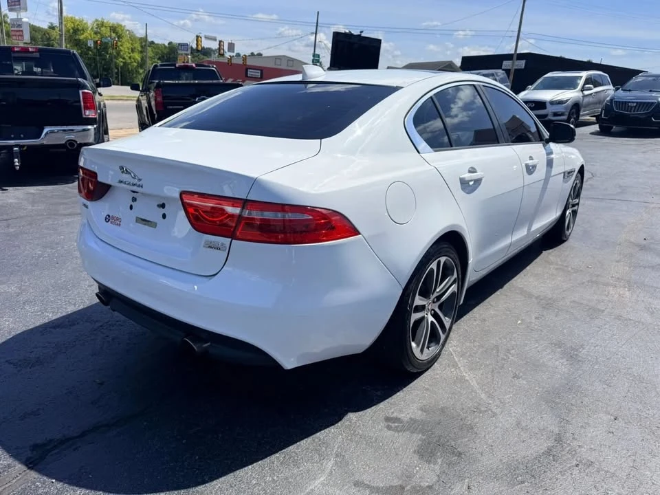 2017 Jaguar XE - Image 5 of 20