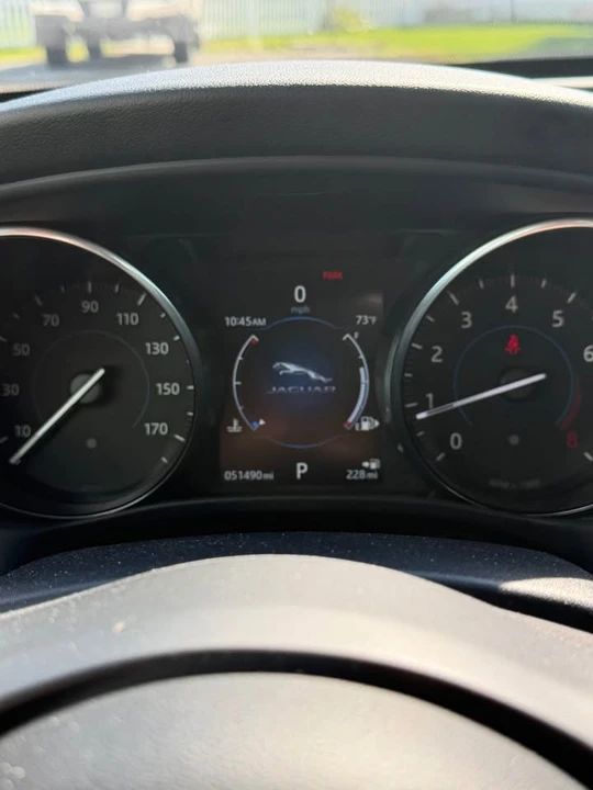 2017 Jaguar XE - Image 6 of 10