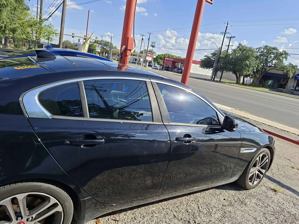 2017 Jaguar XE - Image 12 of 17