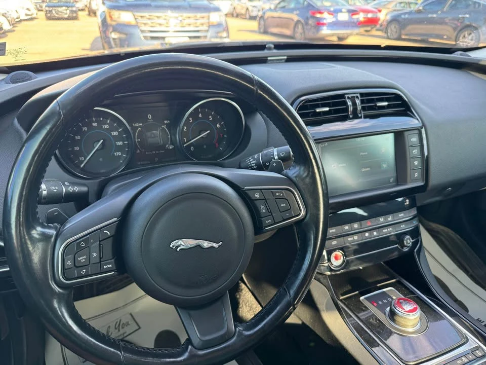 2017 Jaguar XE - Image 15 of 20