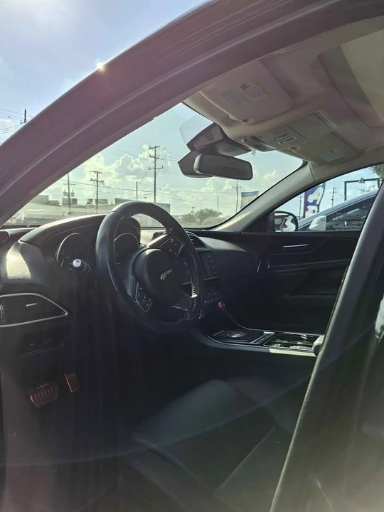 2017 Jaguar XE - Image 11 of 17