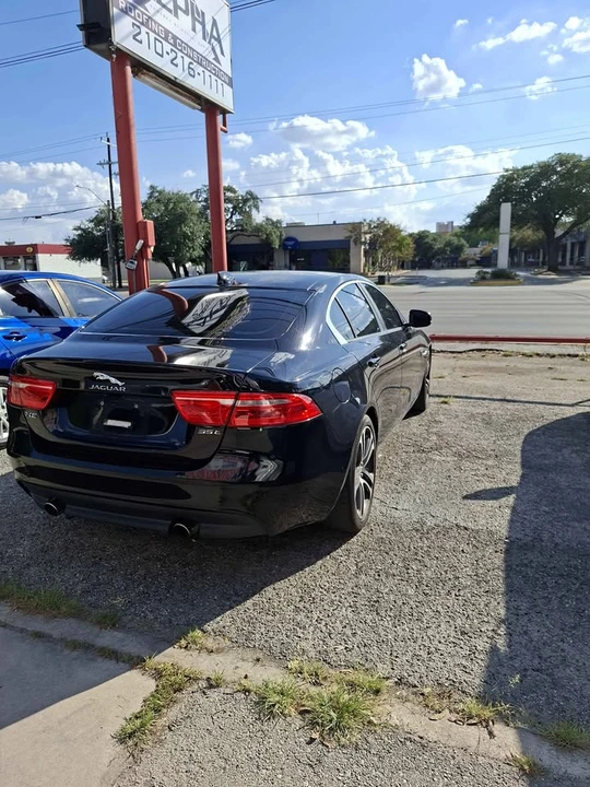 2017 Jaguar XE - Image 15 of 17