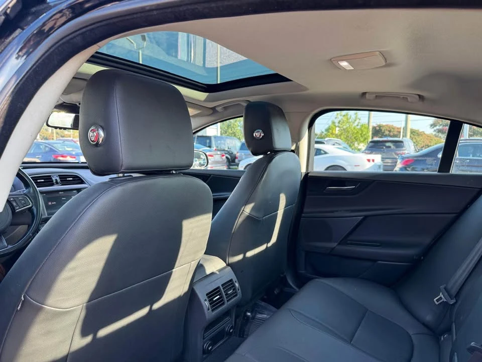 2017 Jaguar XE - Image 11 of 20