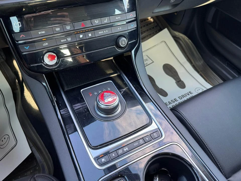 2017 Jaguar XE - Image 17 of 20