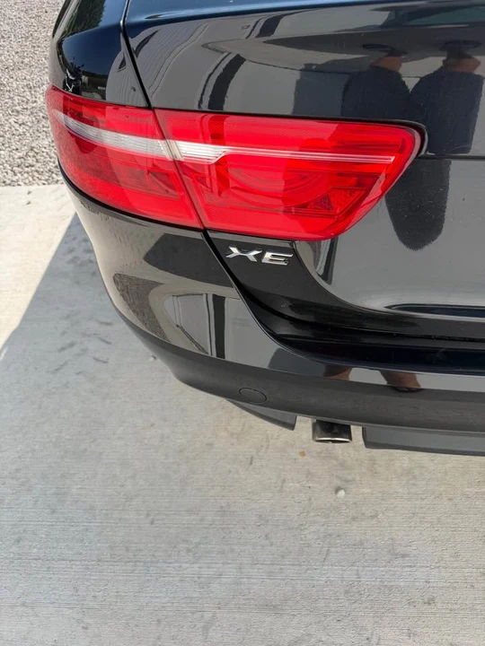2017 Jaguar XE - Image 4 of 10