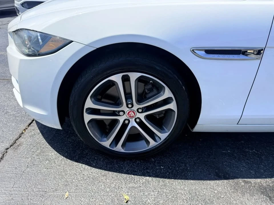 2017 Jaguar XE - Image 9 of 20