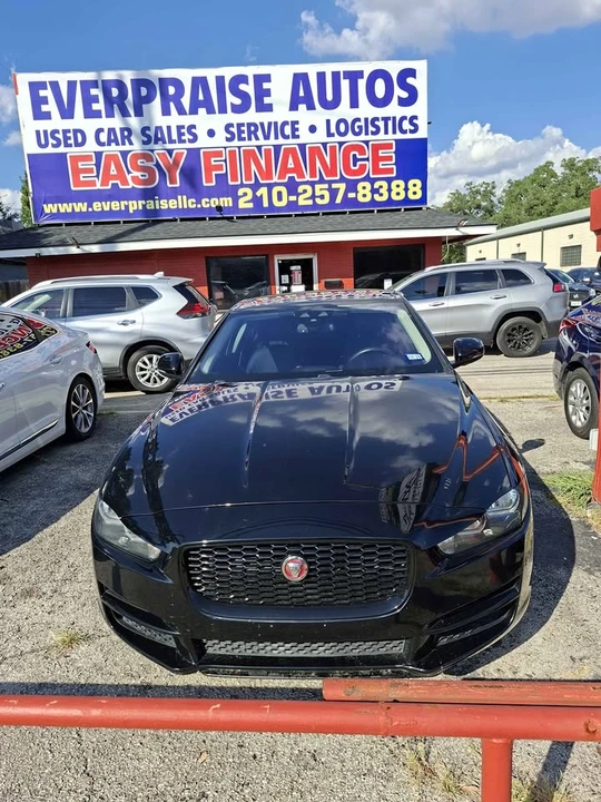2017 Jaguar XE - Image 2 of 17