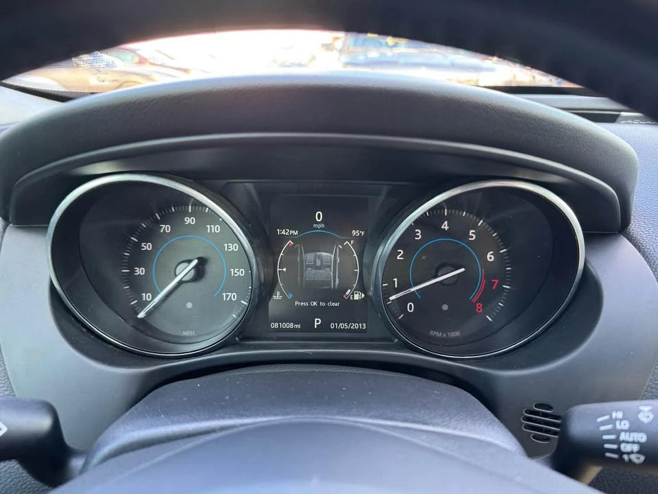 2017 Jaguar XE - Image 9 of 20