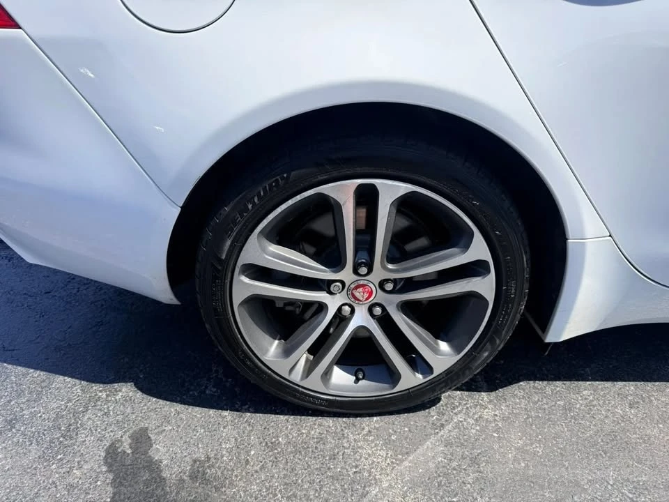 2017 Jaguar XE - Image 12 of 20