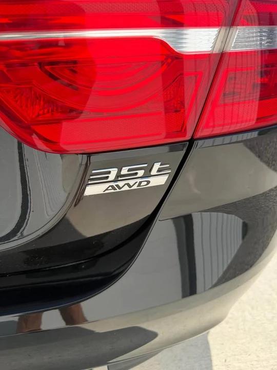 2017 Jaguar XE - Image 3 of 10