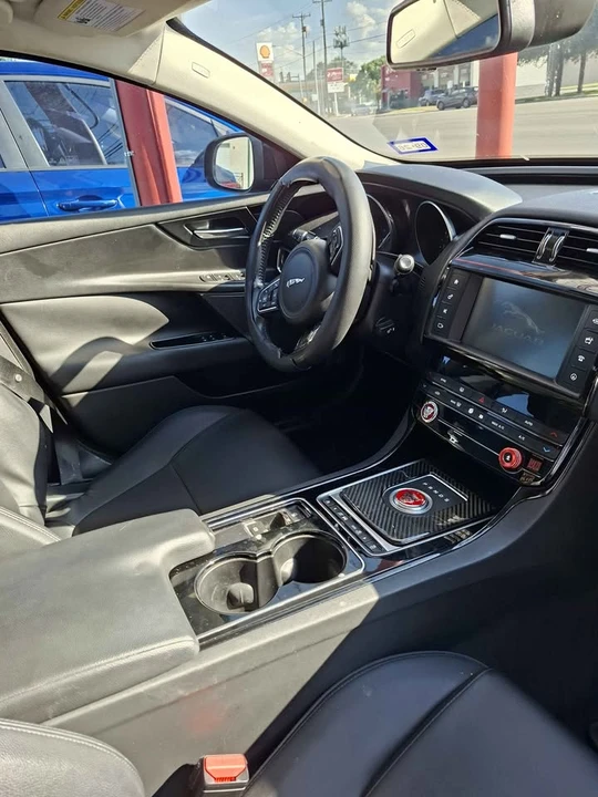 2017 Jaguar XE - Image 8 of 17