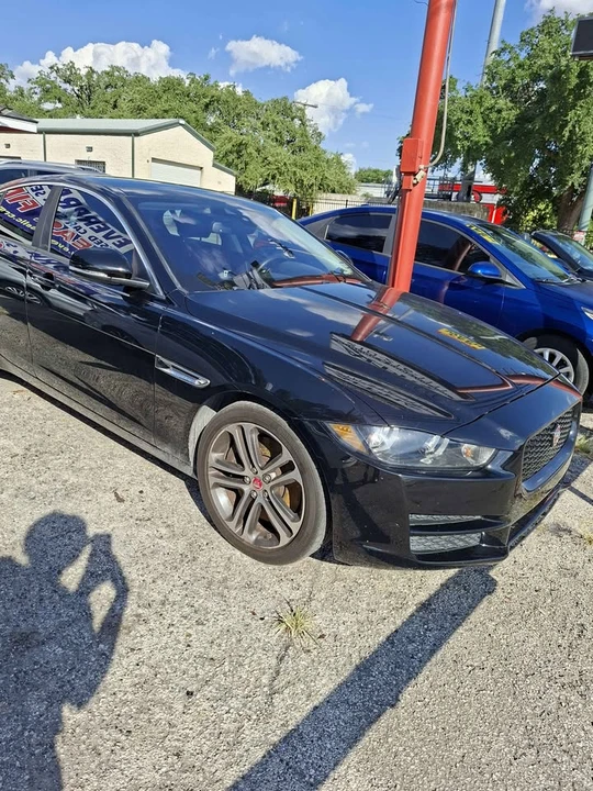 2017 Jaguar XE - Image 6 of 17