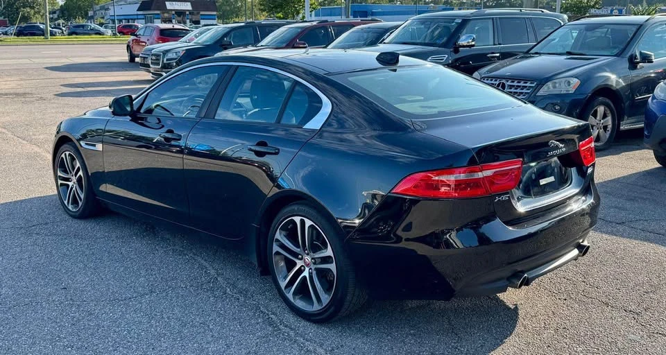 2017 Jaguar XE - Image 5 of 20
