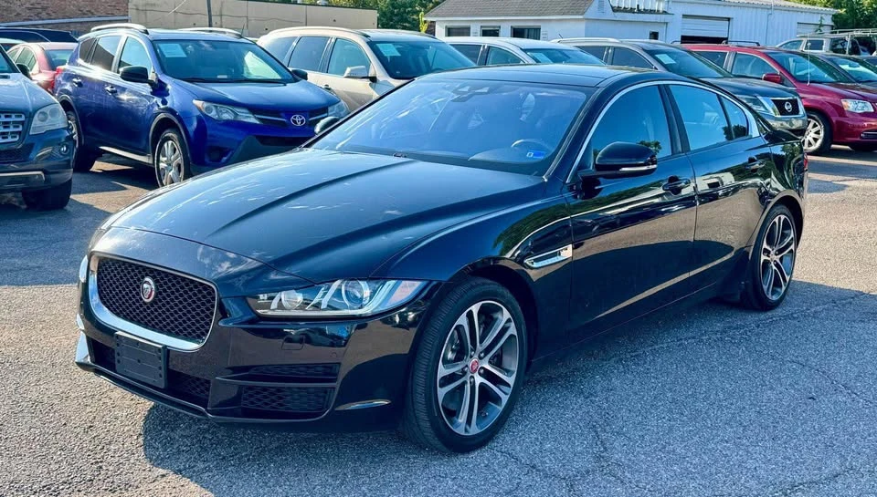 2017 Jaguar XE - Image 3 of 20