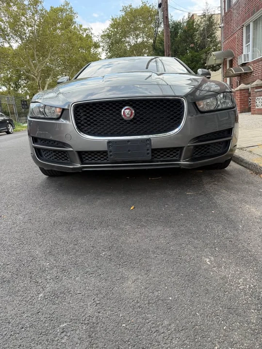 2017 Jaguar XE - Image 2 of 16