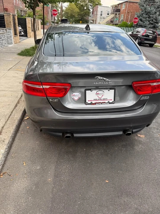 2017 Jaguar XE - Image 13 of 16