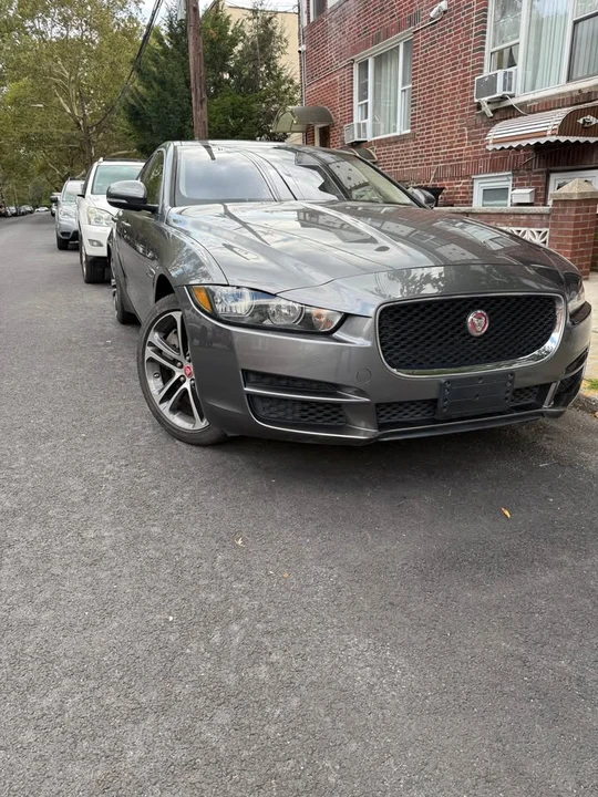 2017 Jaguar XE - Image 4 of 16