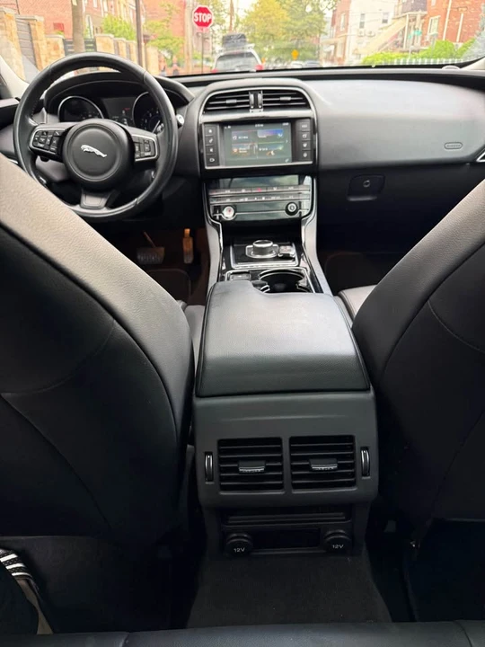 2017 Jaguar XE - Image 16 of 16