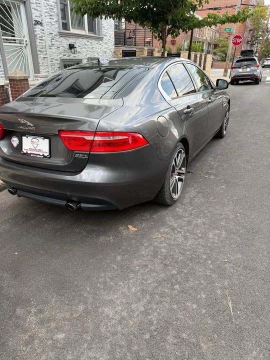 2017 Jaguar XE - Image 11 of 16