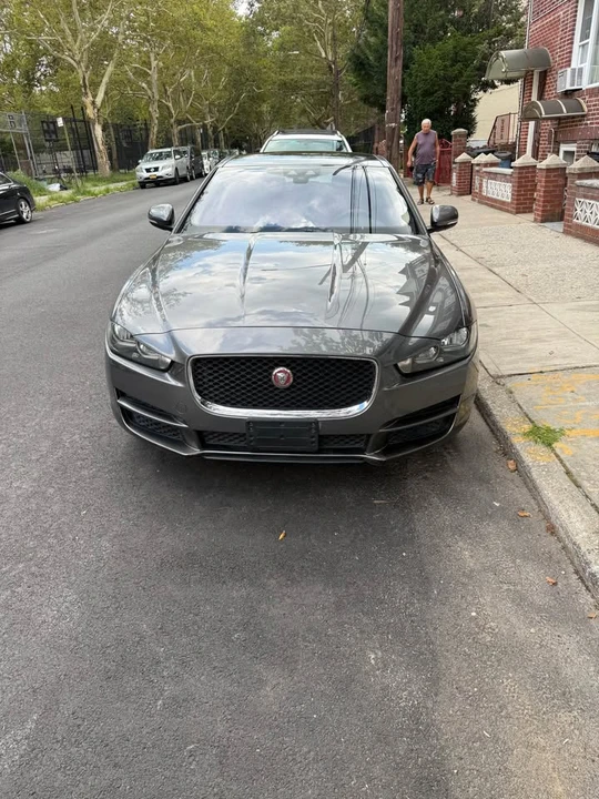 2017 Jaguar XE - Image 3 of 16