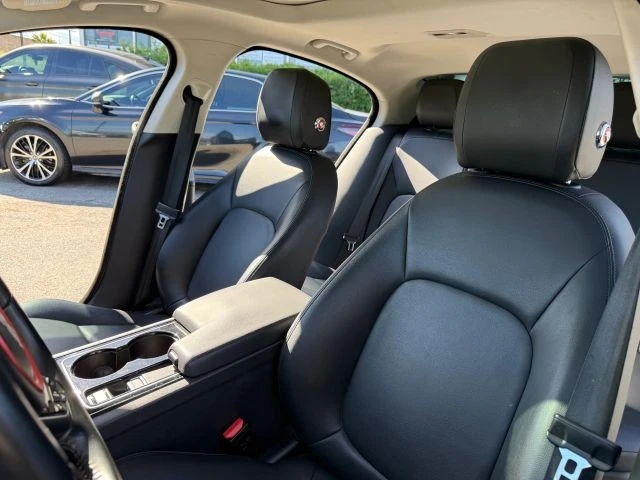 2017 Jaguar XE - Image 13 of 21