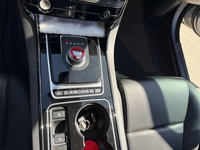 2017 Jaguar XE - Image 15 of 21