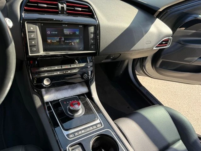 2017 Jaguar XE - Image 14 of 21