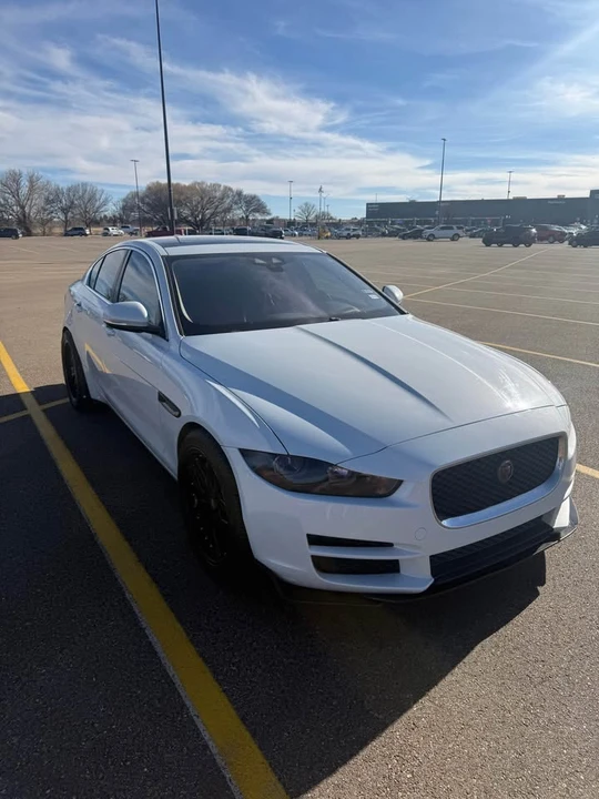 2017 Jaguar XE - Image 3 of 14