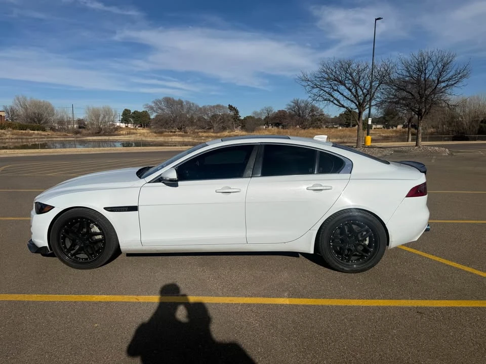 2017 Jaguar XE - Image 8 of 14