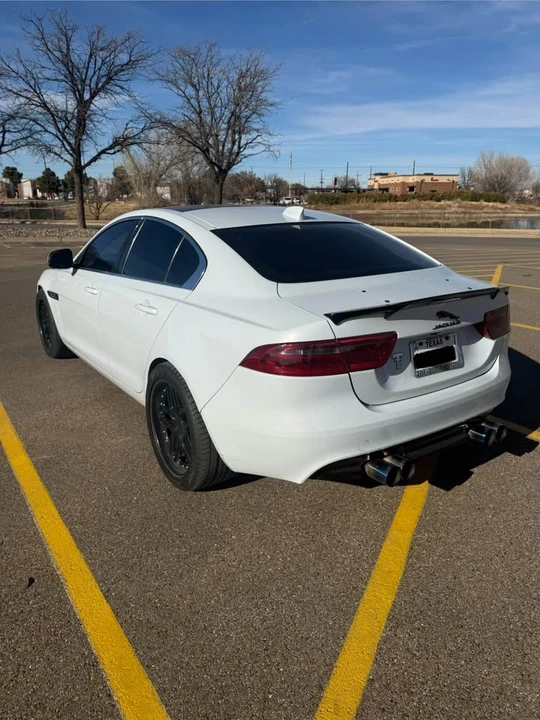 2017 Jaguar XE - Image 7 of 14