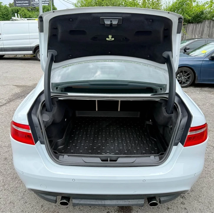 2017 Jaguar XE - Image 20 of 20