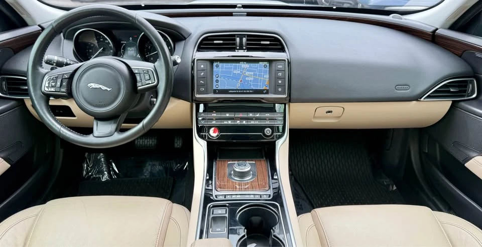 2017 Jaguar XE - Image 11 of 20