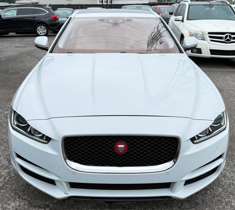 2017 Jaguar XE - Image 2 of 20