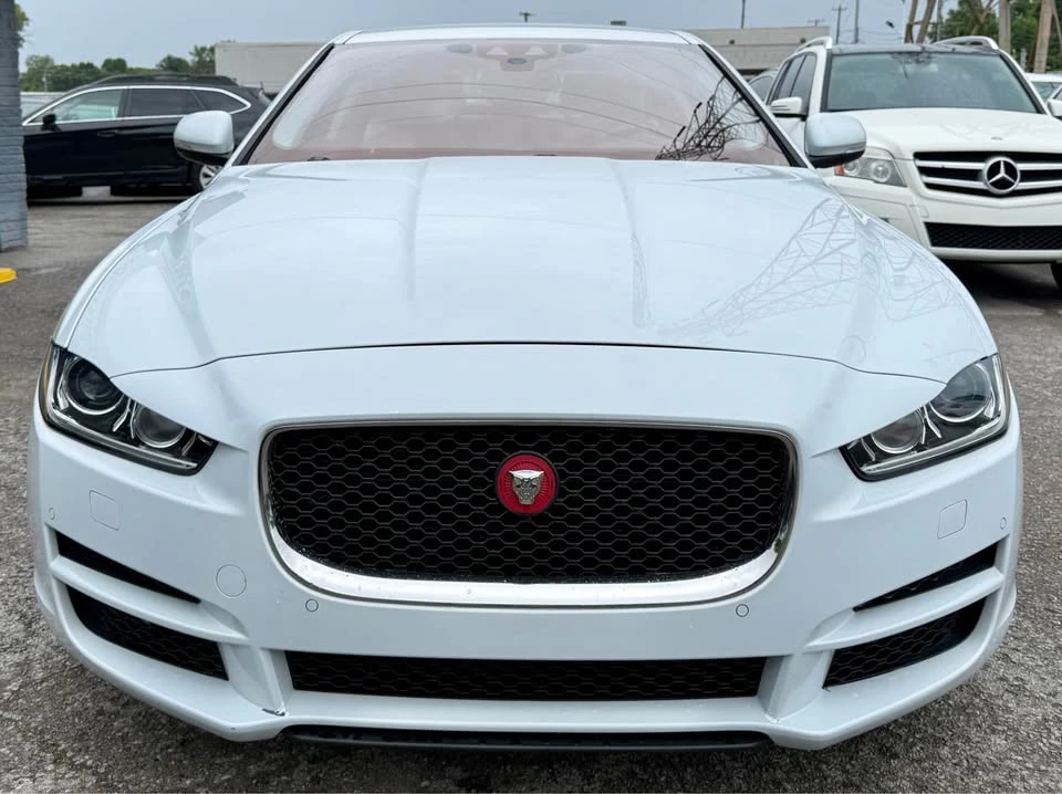 2017 Jaguar XE - Image 3 of 20