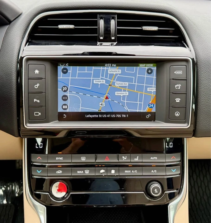 2017 Jaguar XE - Image 15 of 20