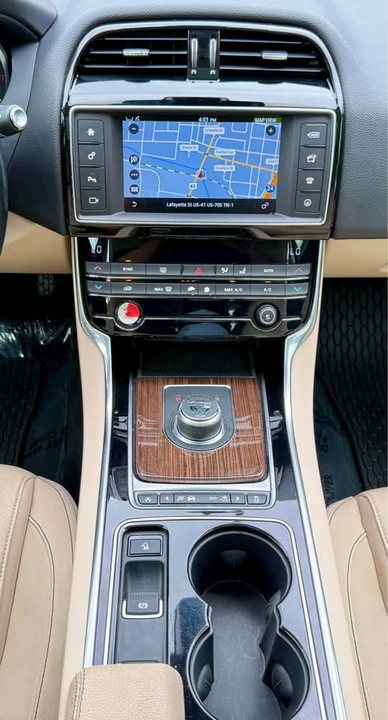 2017 Jaguar XE - Image 14 of 20