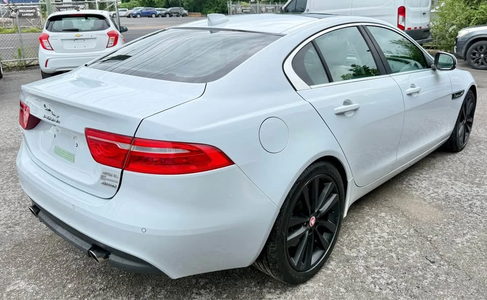 2017 Jaguar XE - Image 5 of 20