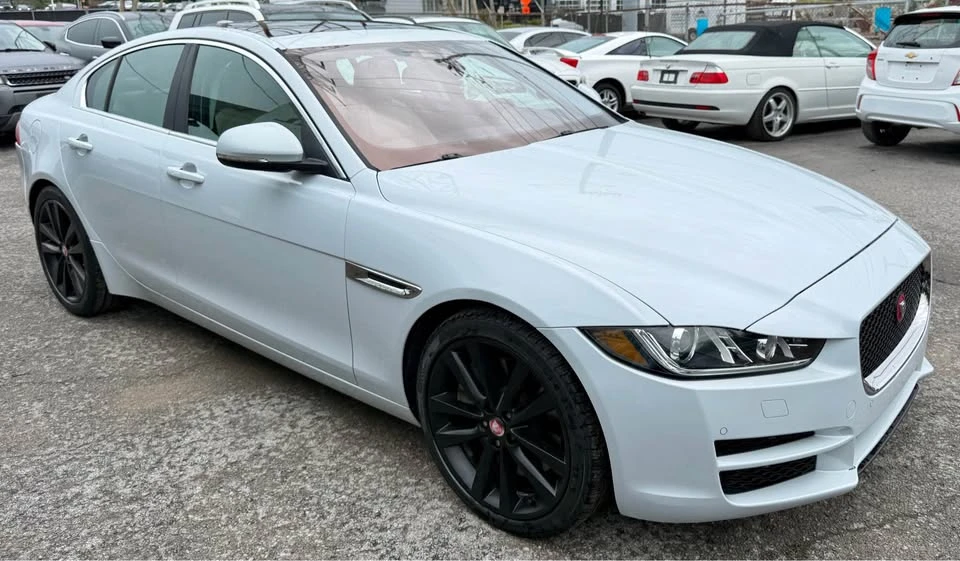 2017 Jaguar XE - Image 4 of 20