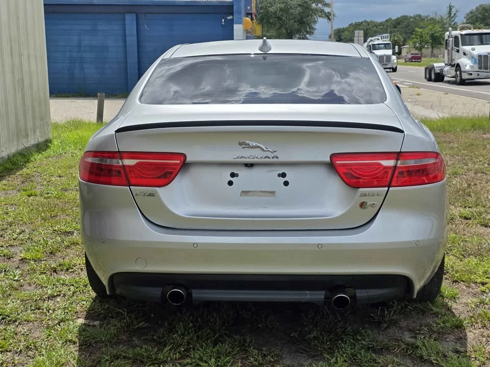 2017 Jaguar XE - Image 5 of 18