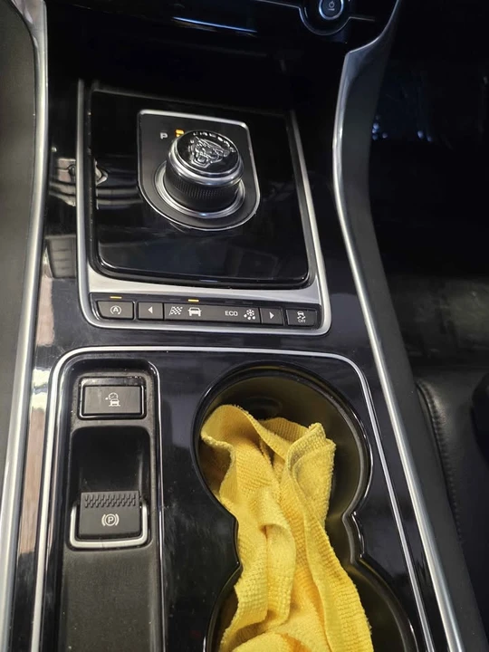 2017 Jaguar XE - Image 18 of 18
